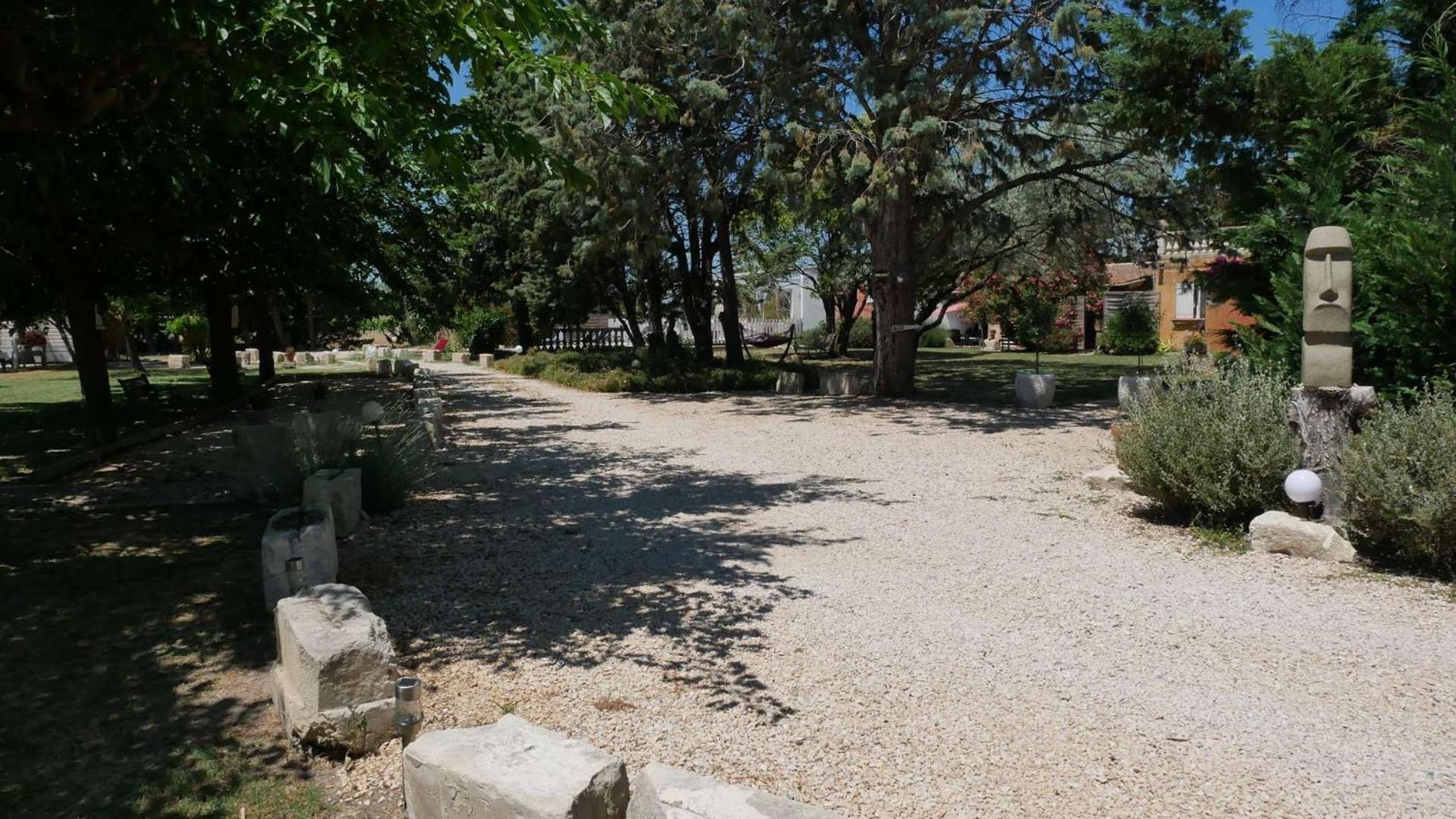 Mas Maurane-Roulotte Avec Spa Prive Aux Portes D'Arles Tarascon Bagian luar foto